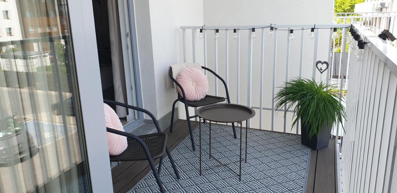 Nowoczesny Apartament Z Garazem Morelova Gdansk Exterior photo